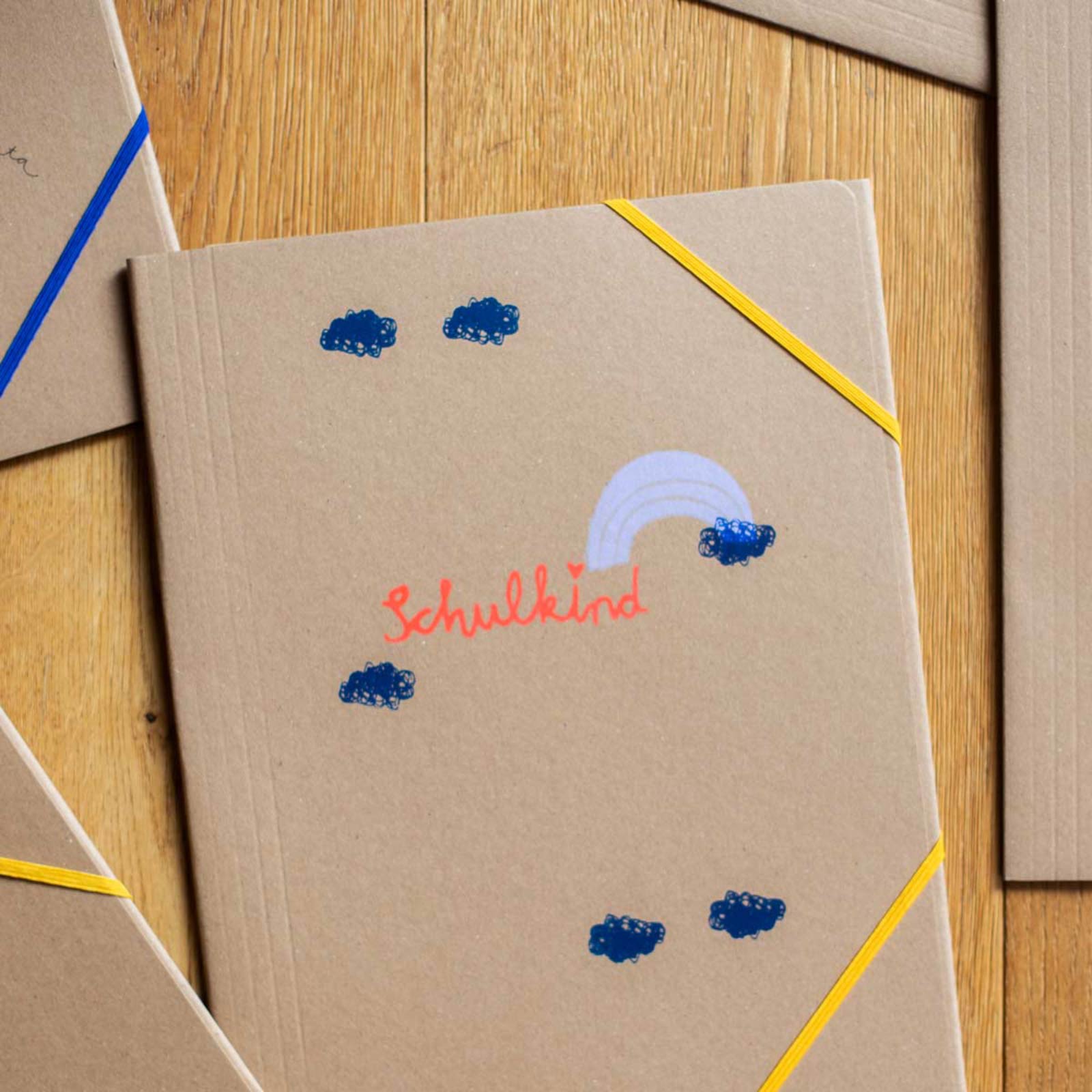 Postmappen mit Siebdruck Schul-Motiven von Halfbird