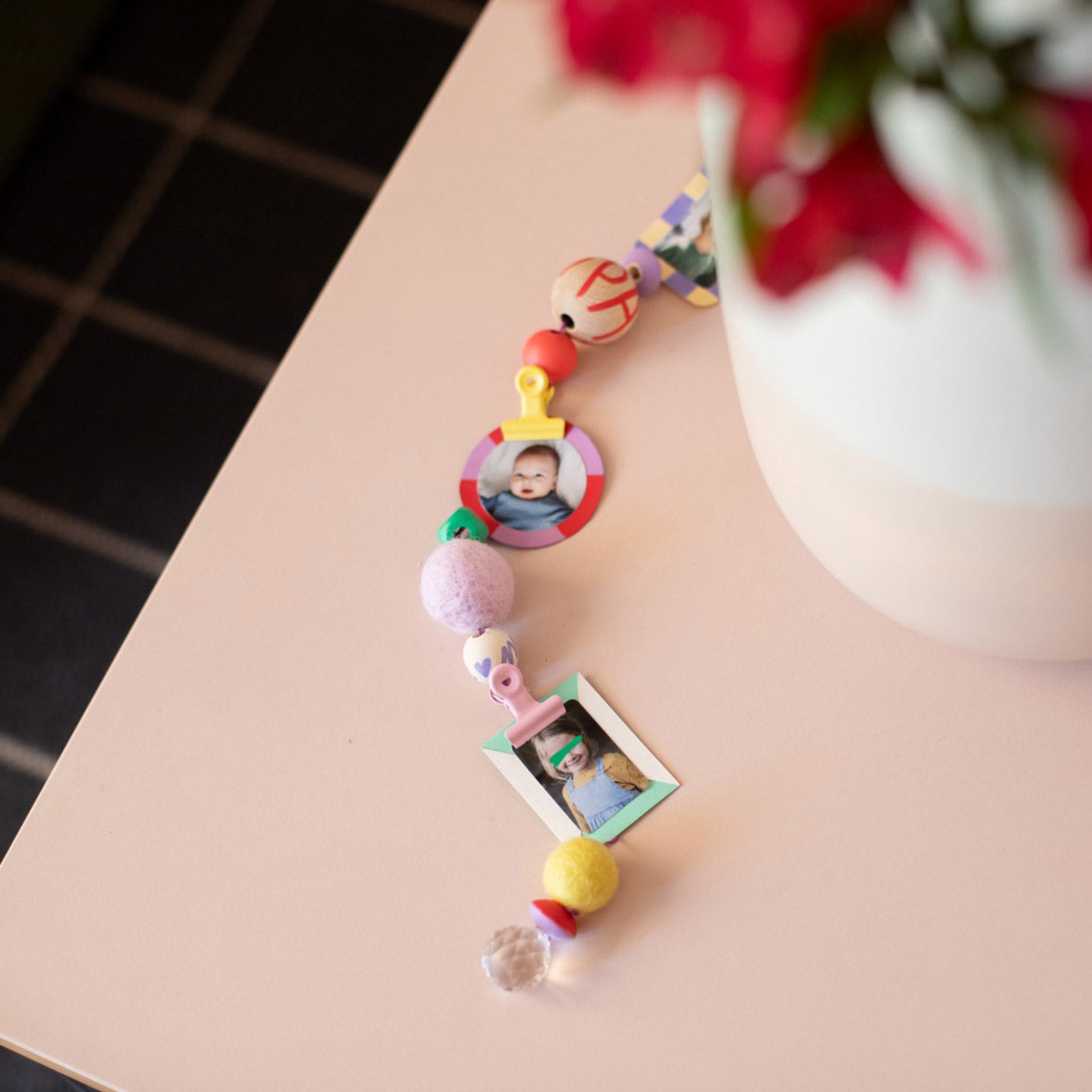 Suncatcher mit Fotos gebastelt nach dem Mutter- und Vatertags DIY von Halfbird