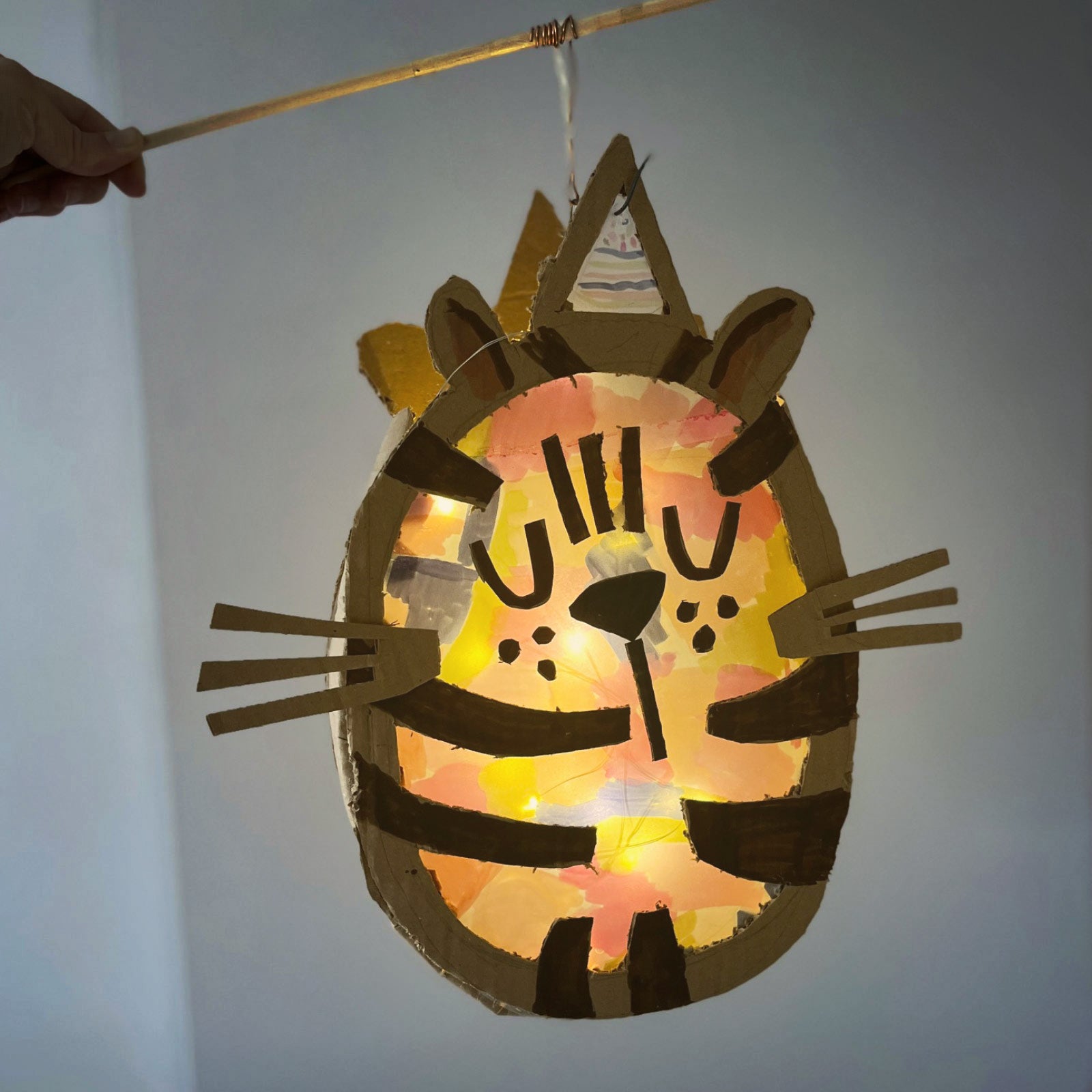 Tiger-Laterne aus alter Pappe nach der Vorlage von Halfbird