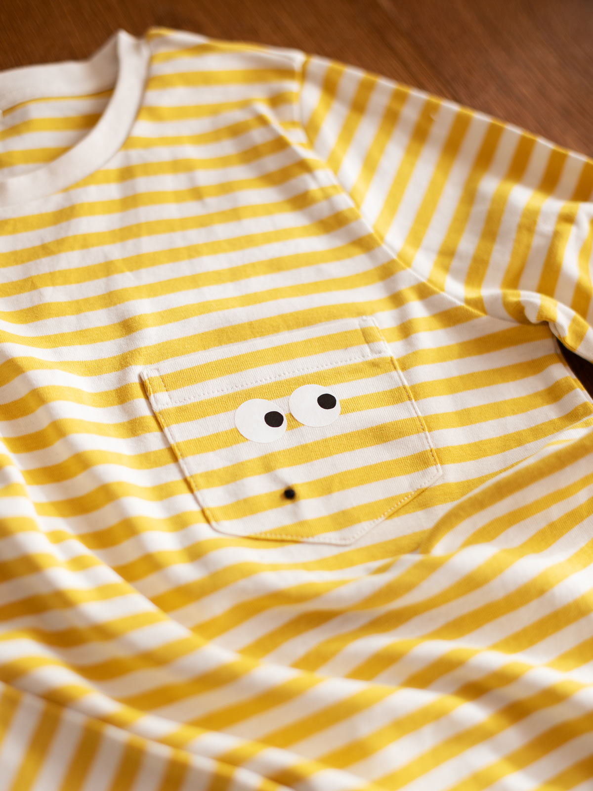 gestreiftes Shirt mit Bügelbild Kulleraugen von Halfbird und aufgesticktem Mund