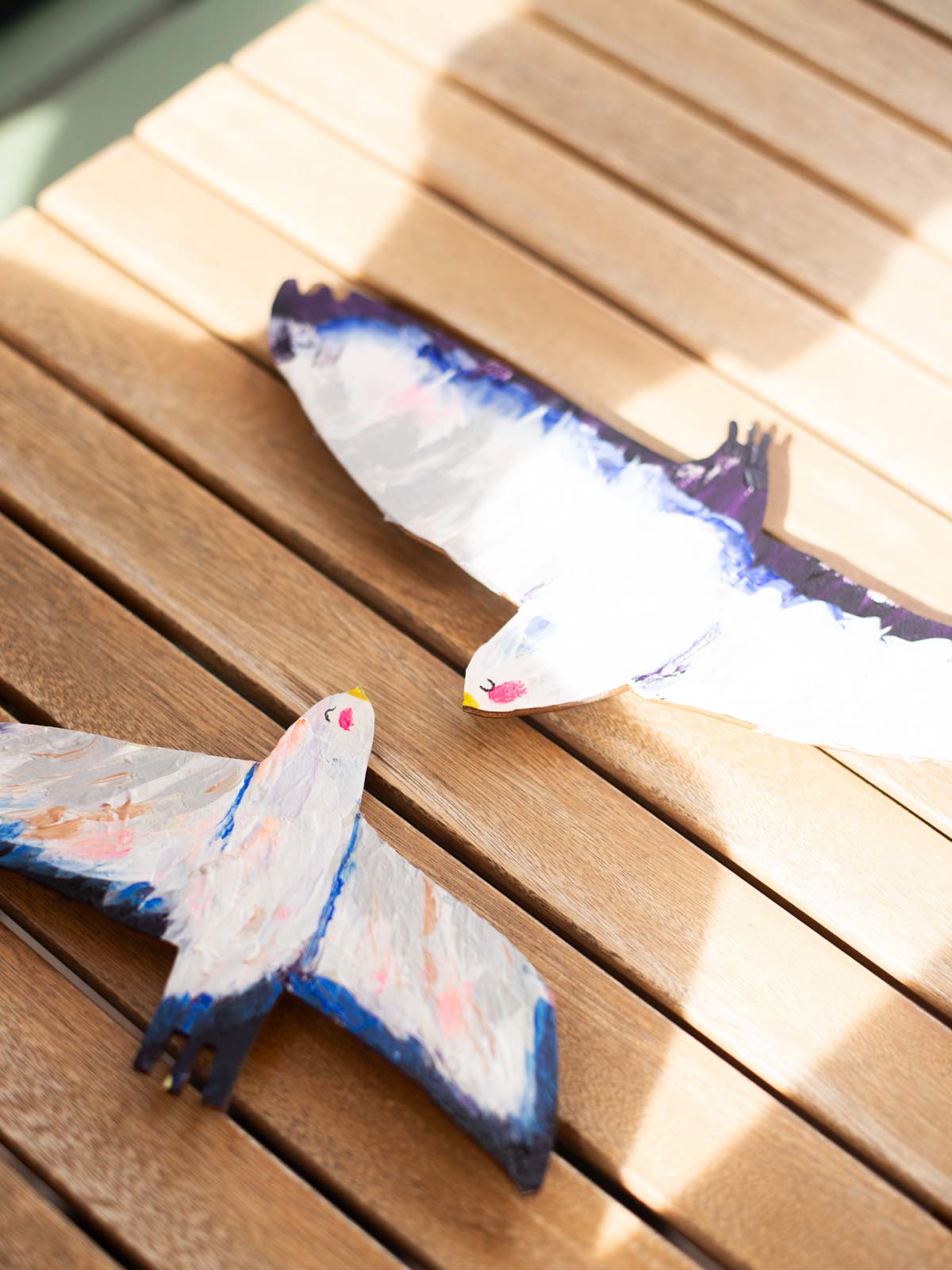 Birdies bemalt von Kindern von Halfbird