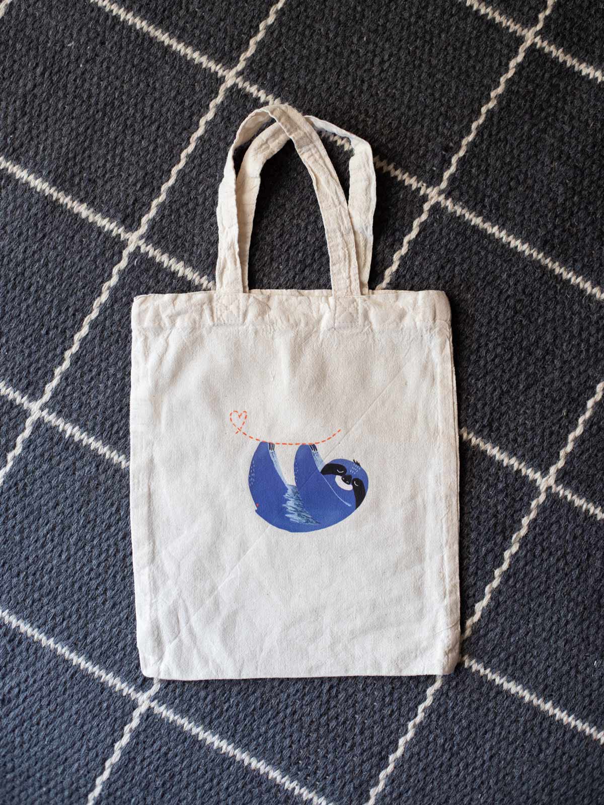 randloses Bügelbild "Faultier" von Halfbird auf Beutel