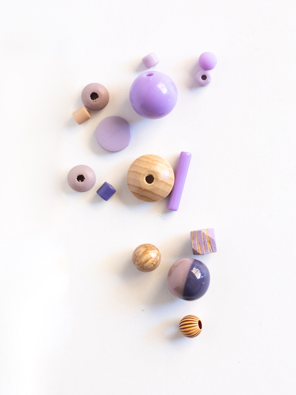 Übersicht aller Perlen aus dem Perlenset Fliederliebe von Halfbird