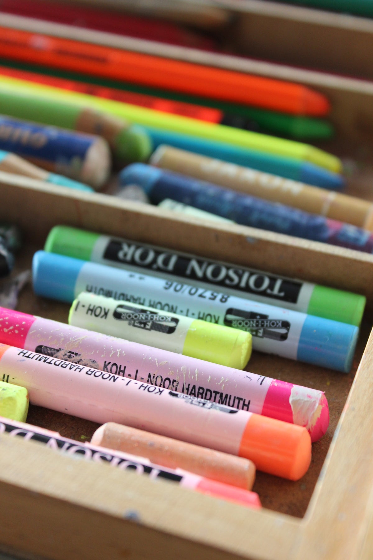 Detailbild Neonfstifte und -kreiden