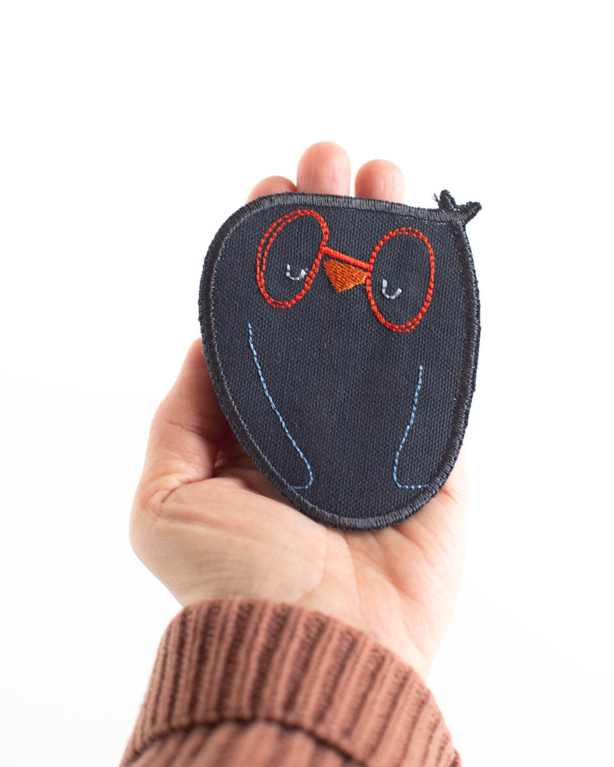 Hand mit Knieflicken Eule von Halfbird