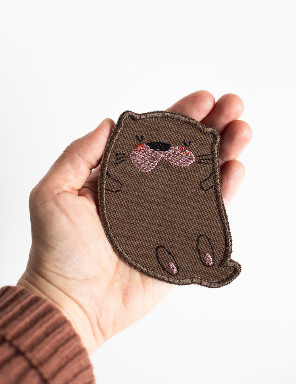 Knieflicken Otter von Halfbird mit Hand