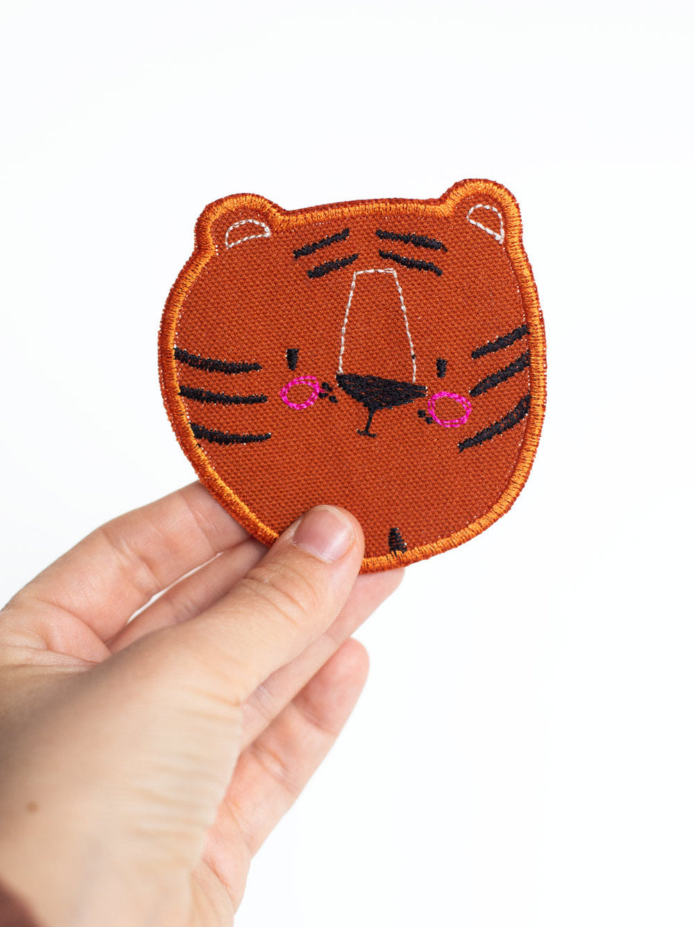 Knieflicken Tiger von Halfbird mit Hand