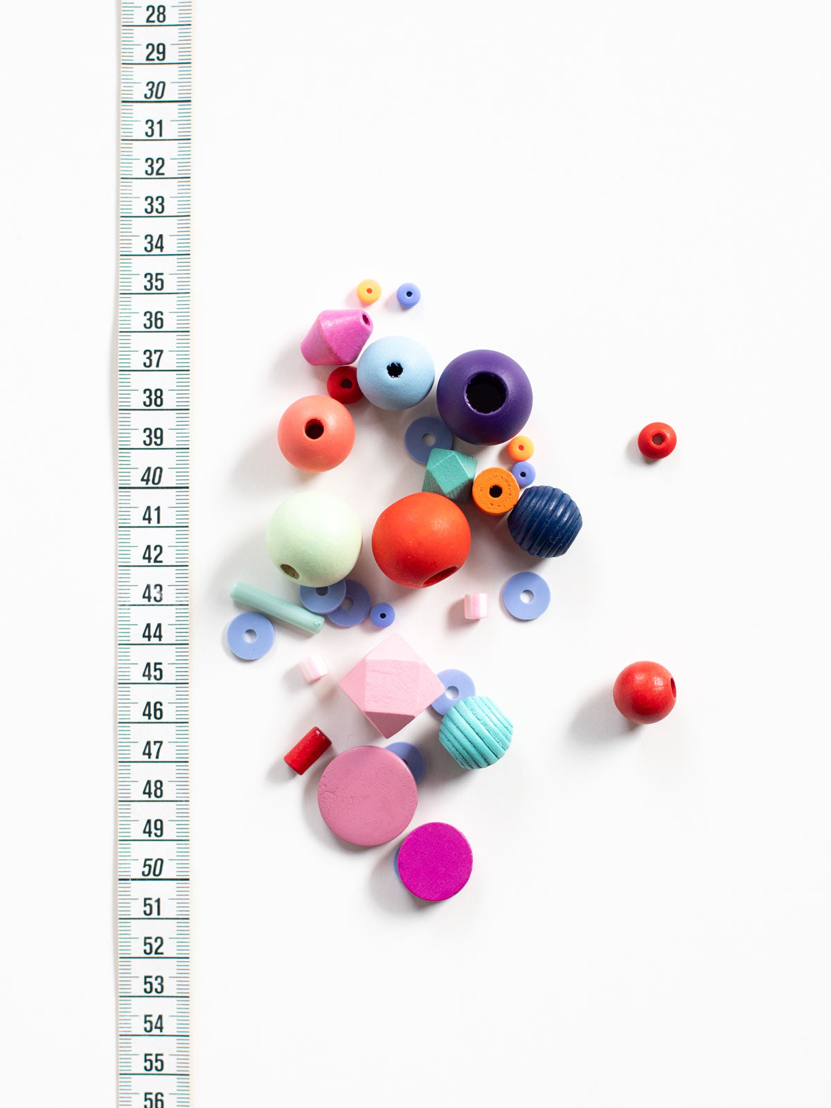 Maßband mit Perlenset "Kunterbunt" von Halfbird zur Größenbestimmung