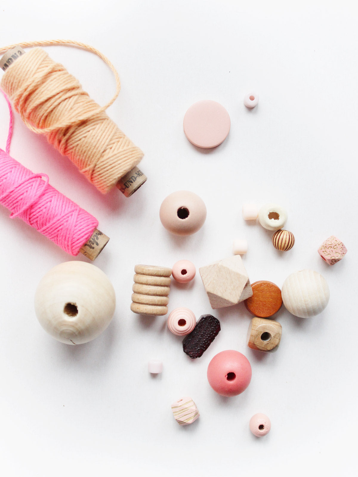 Garn von Garn und mehr und Perlen aus dem Perlenset "Mona" von Halfbird