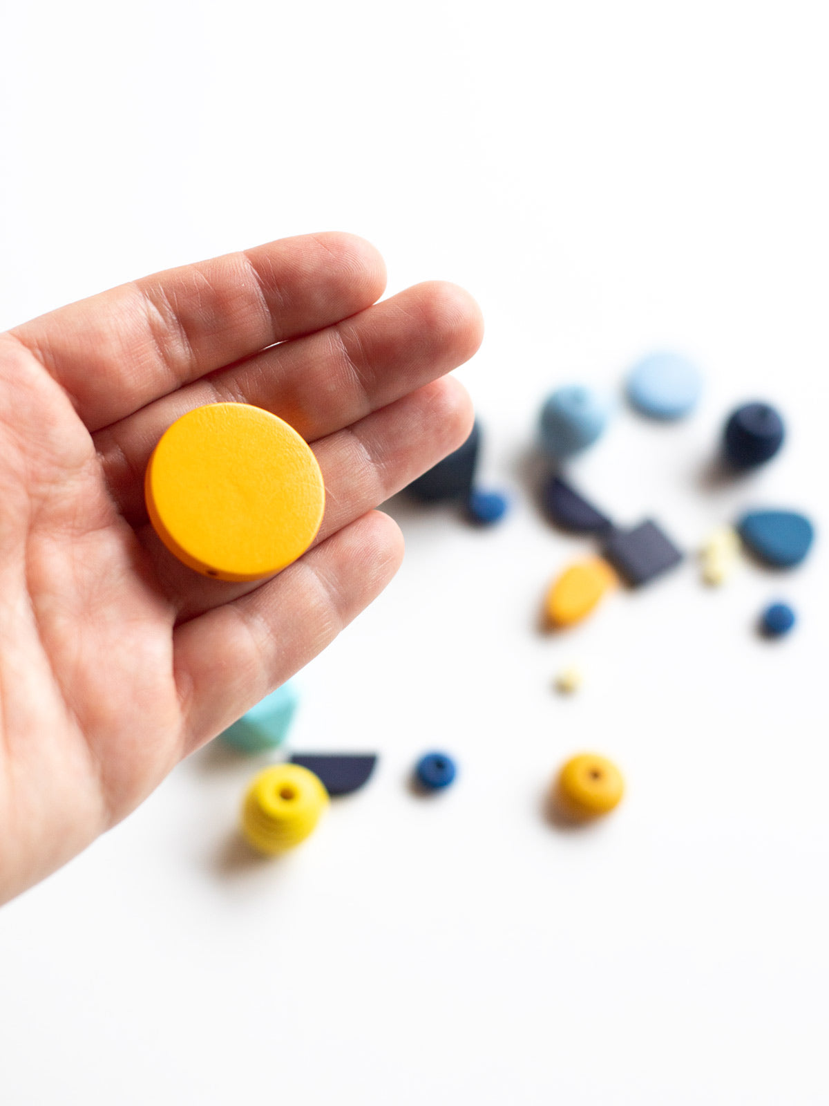 Detailbild Perle aus dem Perlenset Mond und Sterne von Halfbird