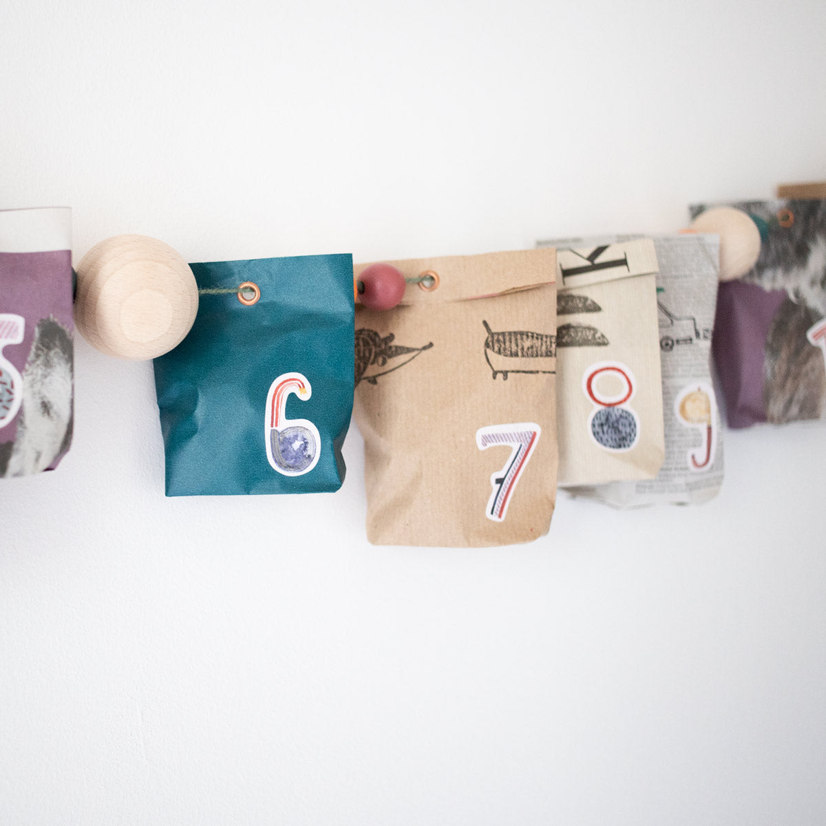 Halfbird Adventskalender DIY mit Halfbird Zahlenstickern