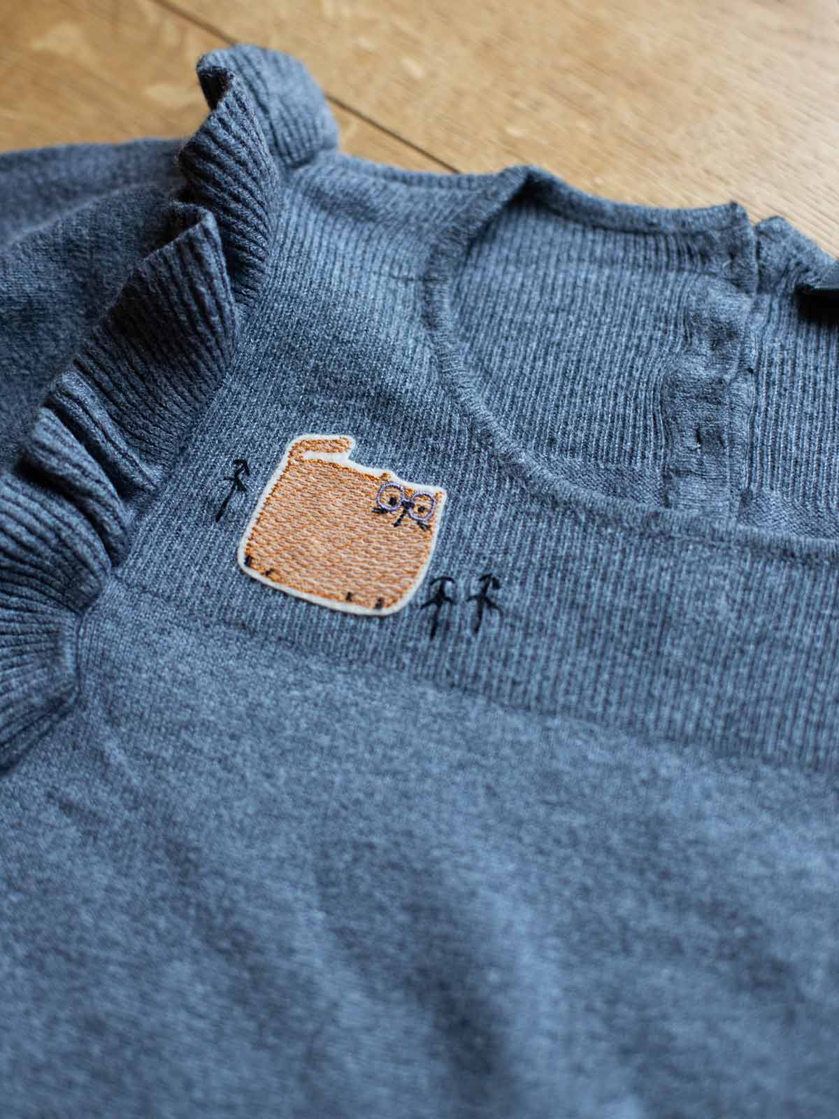 Aufnäher Katze braun von Halfbird auf Wollkleid 