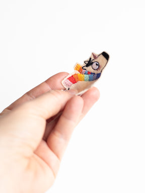 Hand mit Aufnäher Einhorn klein von Halfbird 