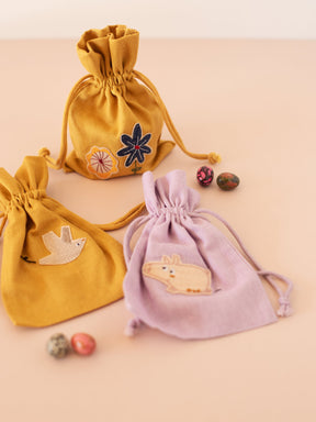 Aufnäher Schwein von Halfbird auf fliederfarbenem Baumwollbeutel 