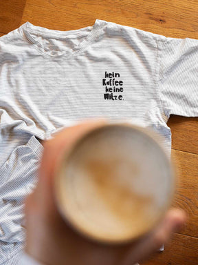 Randloses Bügelbild "Kein Kaffee keine Witze" von Halfbird auf Schlafanzug