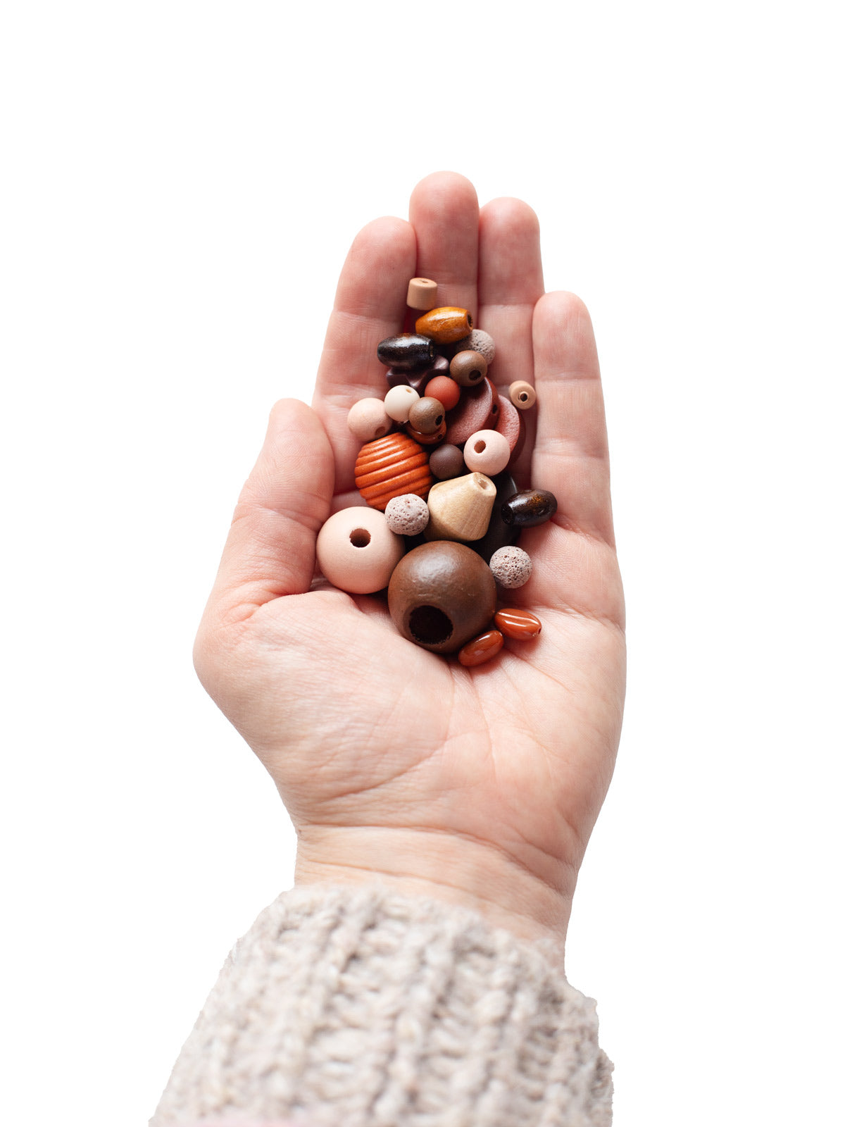Hand mit Perlenset Cappuccino von Halfbird