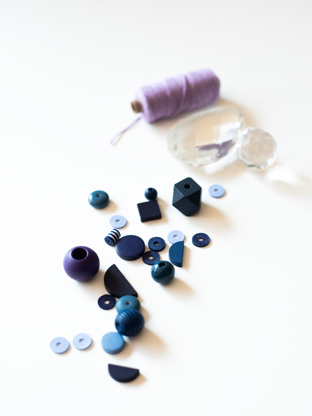 Perlenset "Dark Night" von Halfbird mit Garn von Garn und mehr und Kristallen