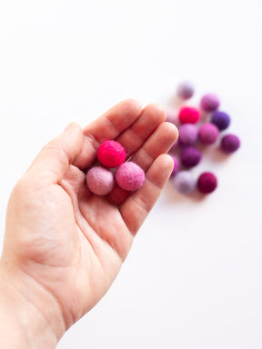 Hand mit Filzkugel Set "Pink/Violet" von Rico bei Halfbird