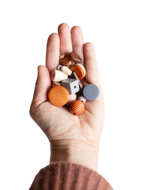 Hand mit Perlenset Lebkuchen von Halfbird 