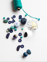 Perlenset Kristallblau von Halfbird mit Bäckergarn von Garn und mehr