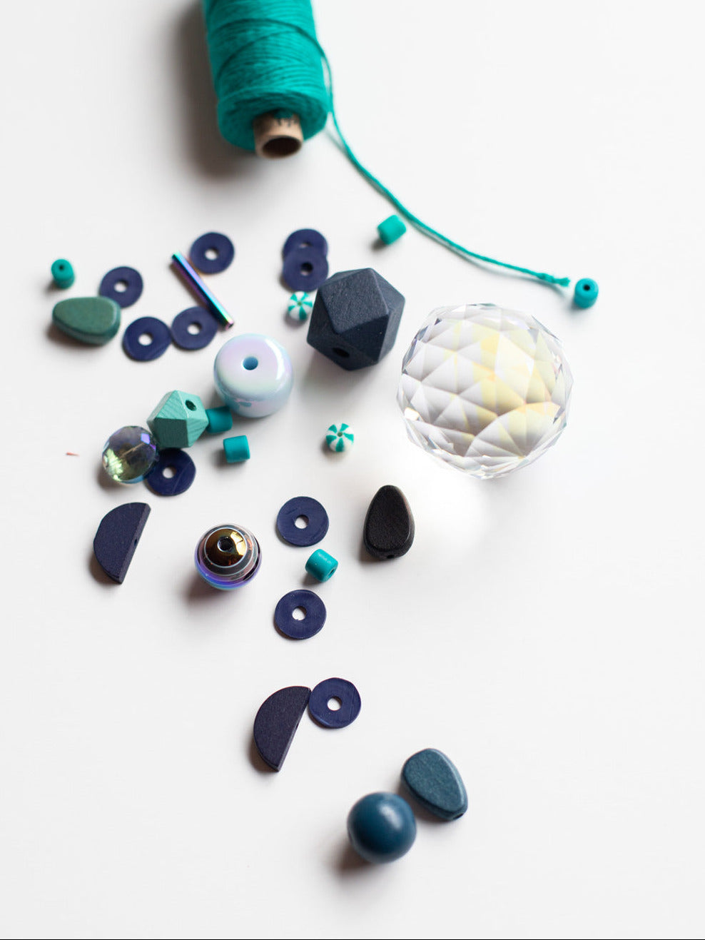 Perlenset Kristallblau von Halfbird mit Bäckergarn von Garn und mehr