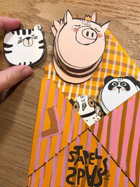 Stapelkarten in Tiger-, Panda, Schweine- und TaubenDesign mit bunter Stapelspaß-Verpackung von Halfbird