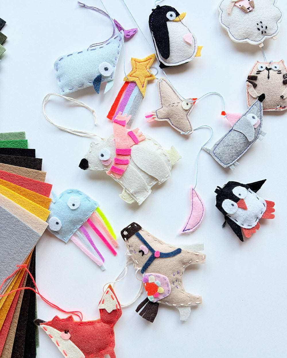 viele Tiere aus Filz, handgenäht, fuchs, pferd, pinguin, dackel, Vogel, Katze, Schaf, Pinguin, Wal, Qualle von halfbird