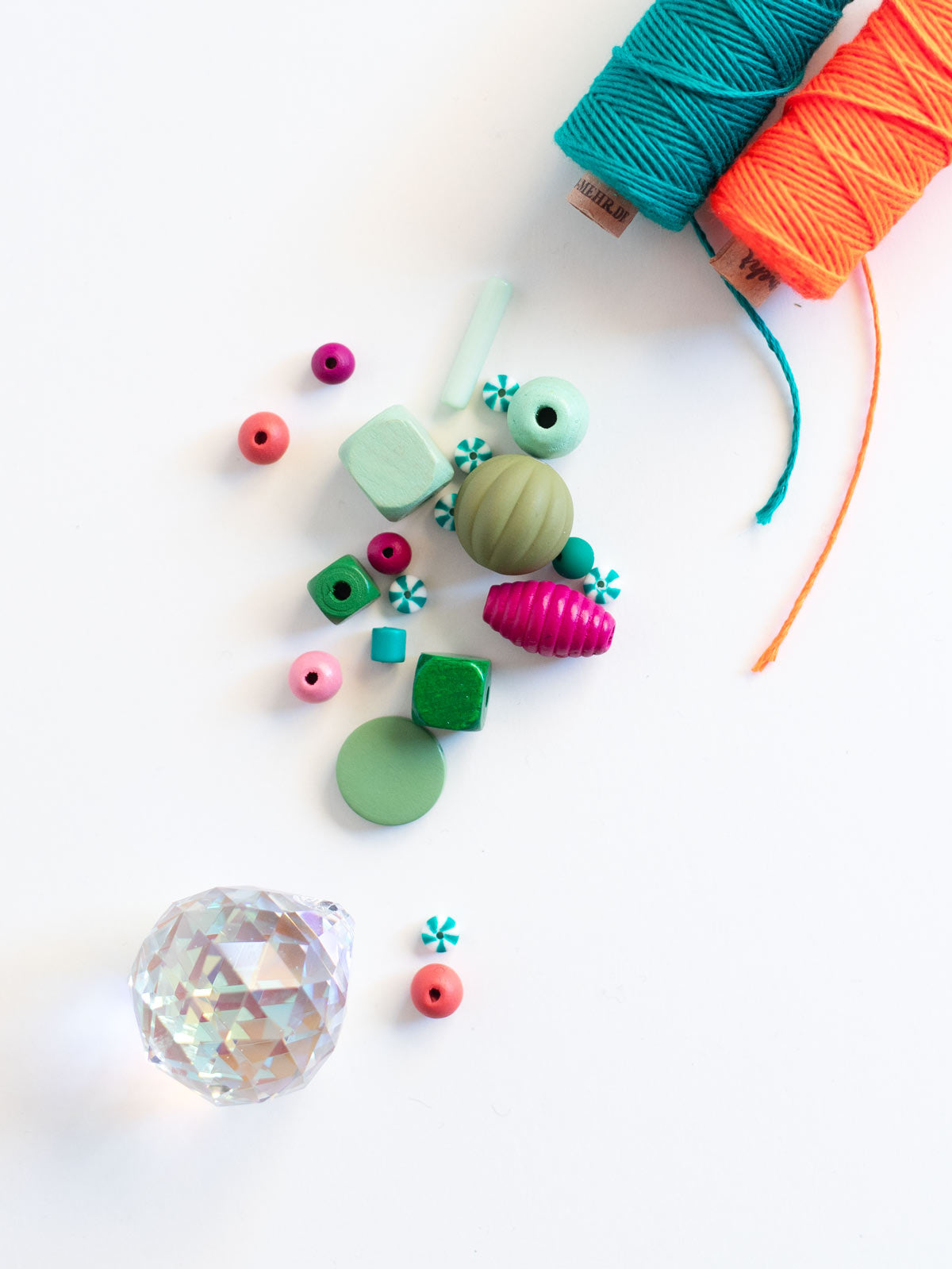  Perlenset "Watermelon" von Halfbird mit Kristall und Bäckergarn in neonorange und smaragdgrün