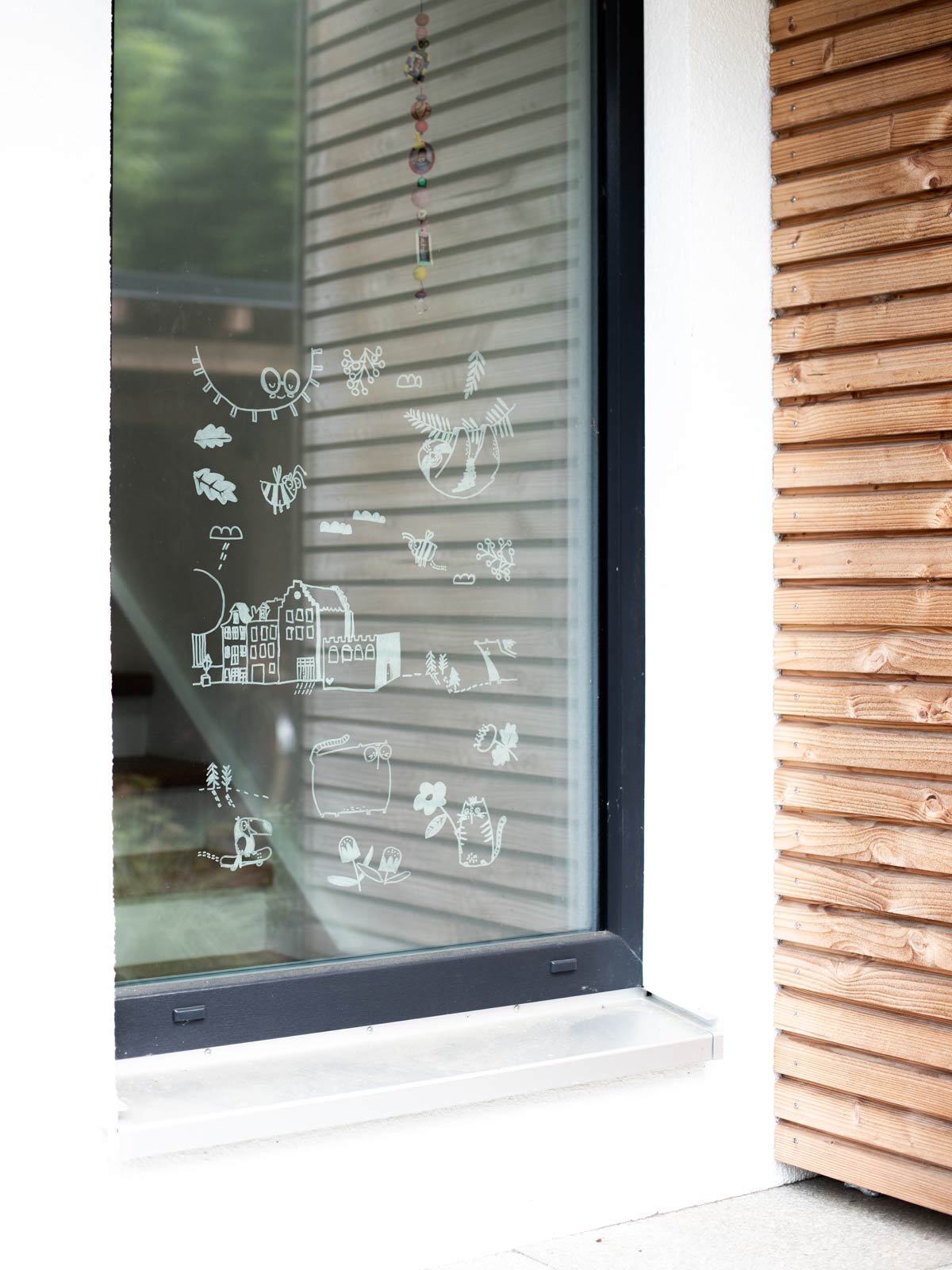 Fenster bemalt mit Malvorlage Summer in the city von Halfbird