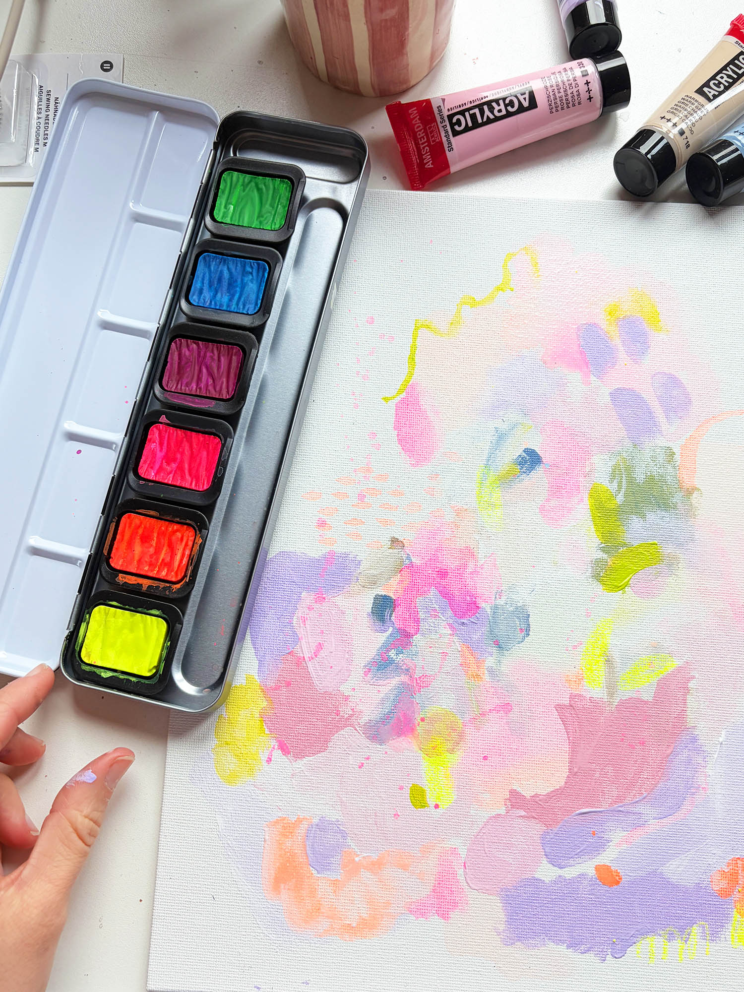 Aquarellfarbkasten in Neonfarben von Halfbird