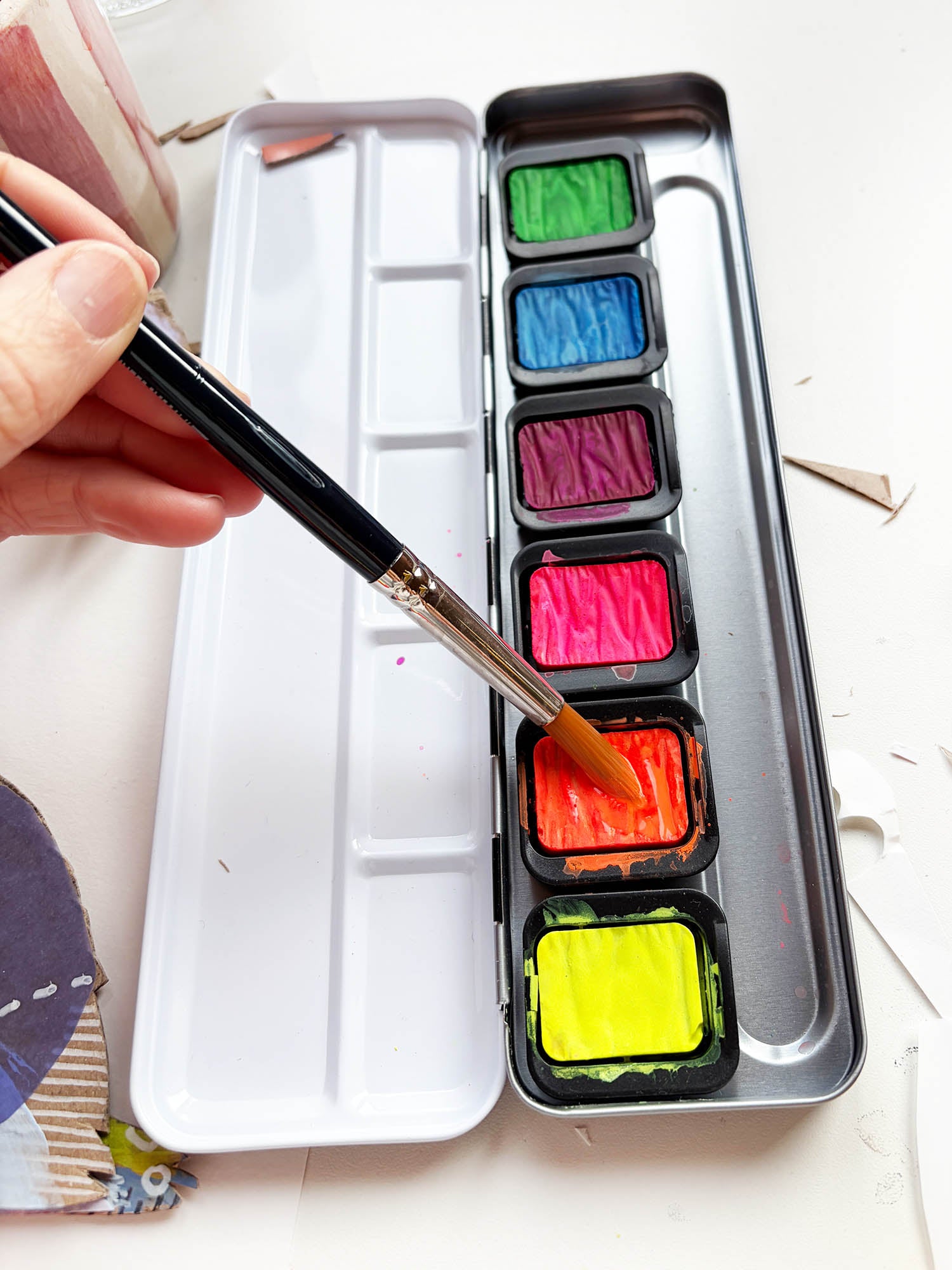 Aquarellfarbkasten in Neonfarben von Halfbird