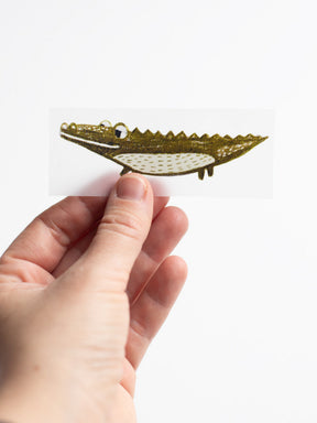 Hand mit randlosem Bügelbild Krokodil von Halfbird