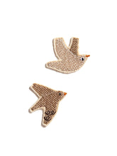 zwei Vögel als gestickte Aufnäher in beige