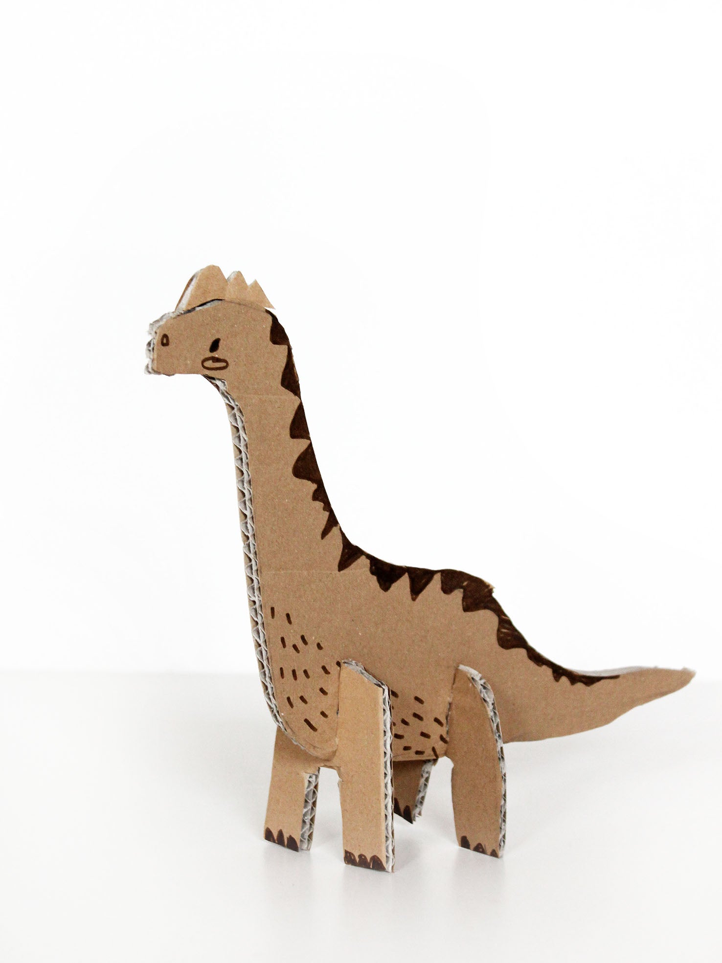 Brachiosaurus aus alter Pappe